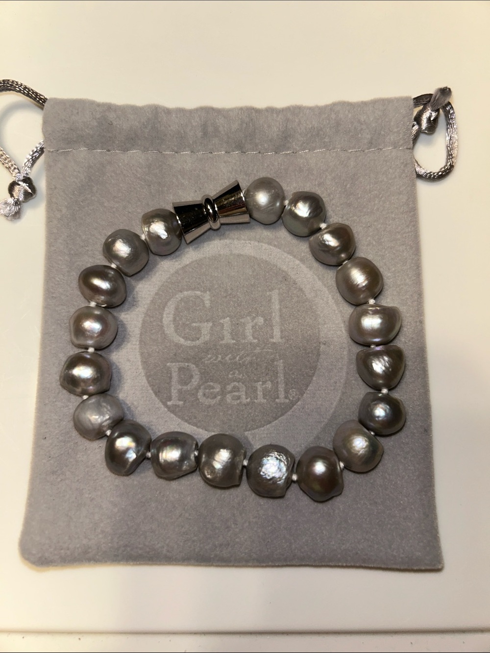GIRL WITH A PEARL bam bam pearl bracelet in gray w/ Dust Bag Excellent Condition